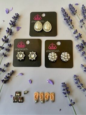 Winner’s Choice. Paparazzi Silver & Pearl Rhinestone Stud earrings.
